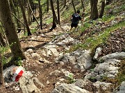 87 In decisa discesa sul sent. 507A nella Valle di Stabello 
